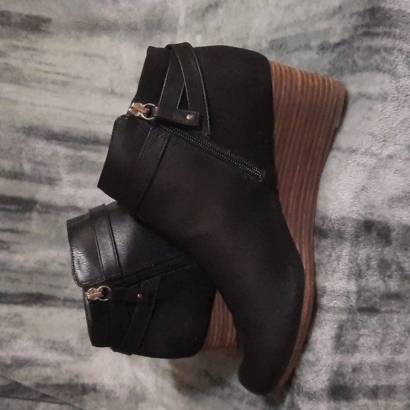 Boots - Picture 2 of 3